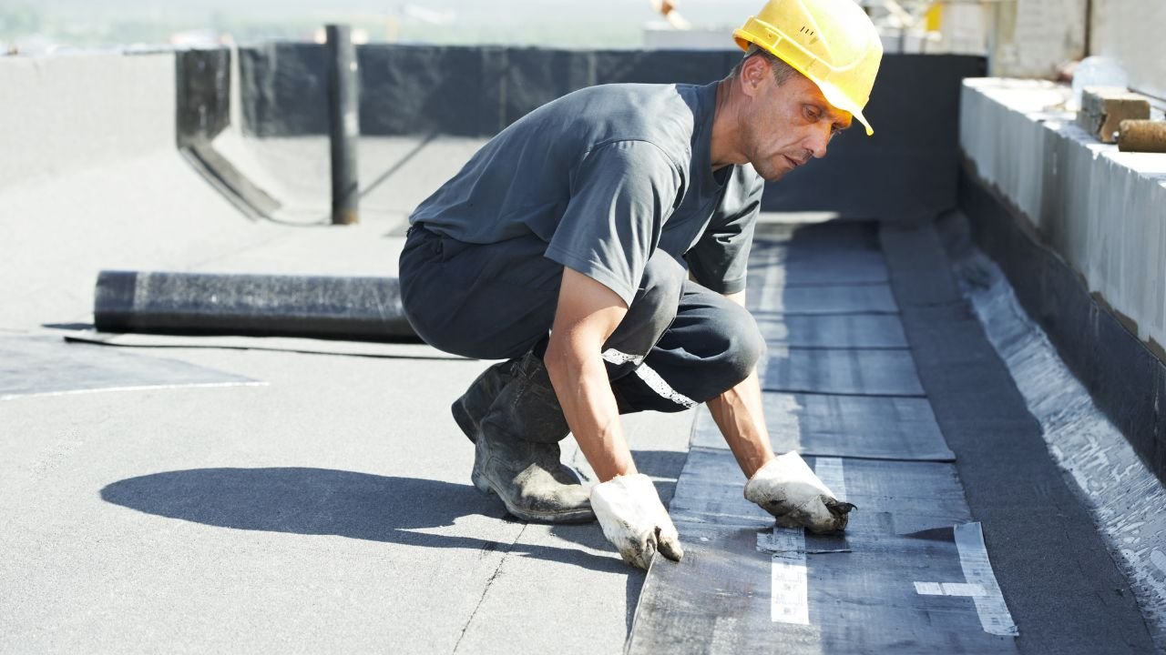 Flat Roof Repair in Phoenix AZ: What Commercial Buildings Need to Beat Monsoon & Heat