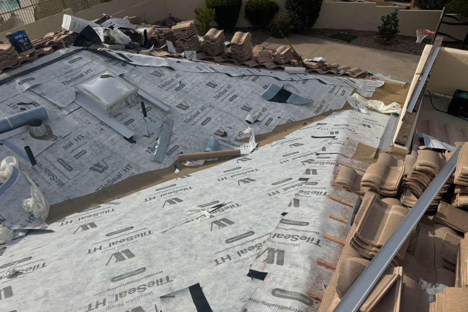 TPO vs. Foam vs. Modified Bitumen: Best Flat Roof for Phoenix Homes and Businesses